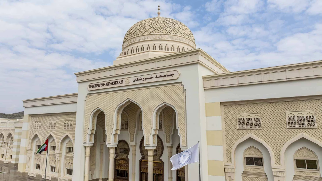 جامعة خورفكان تفتح باب القبول لبرامجها الأكاديمية حتى نهاية يوليو